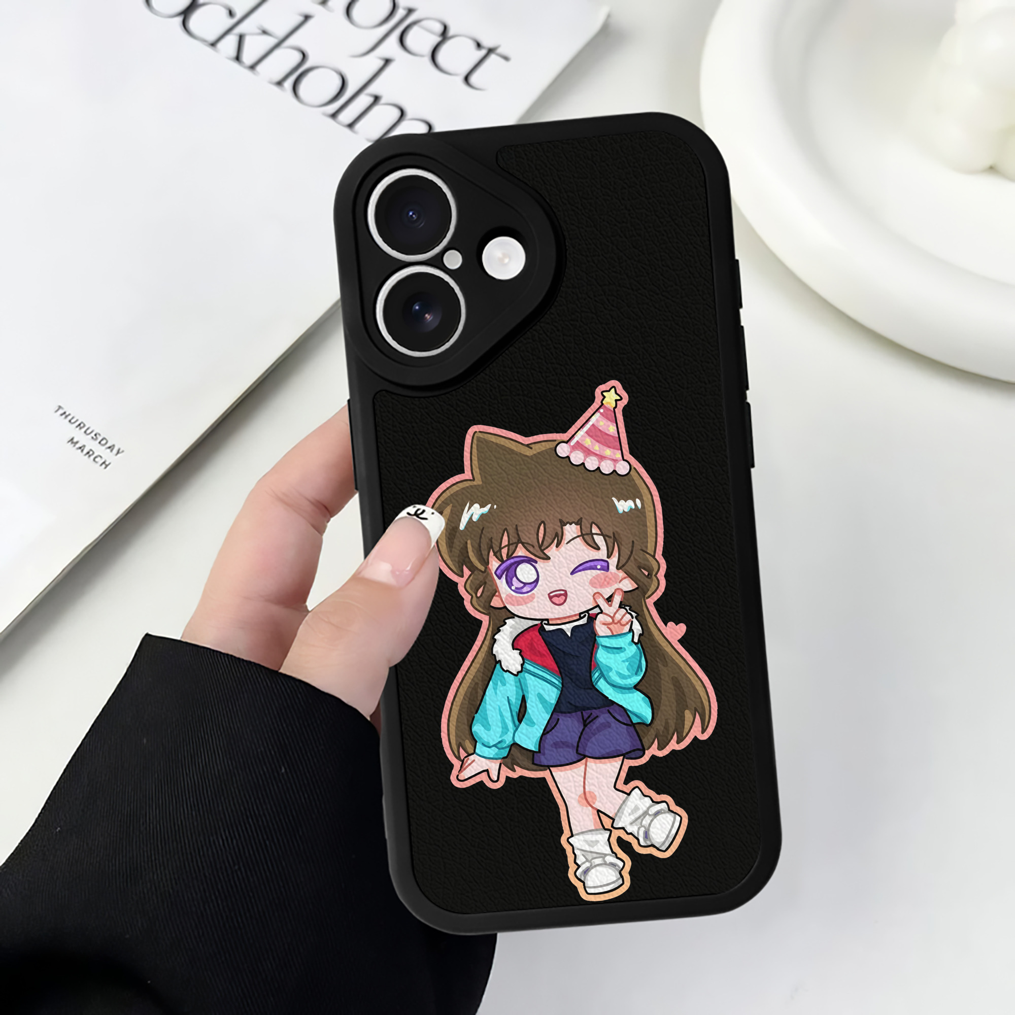 （画像用） 名探偵コナン 毛利 蘭 もうり らん、モーリ ラン Detective Conan Rachel Moore 【iPhone 16シリーズ対応】シリコンスマホケース（レザー調） 材質：シリコン